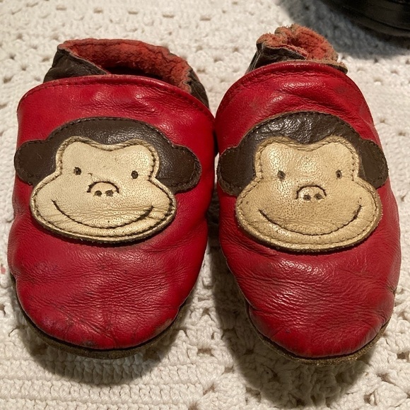 Leather moccasins for babies by robeez 6-12 months made in Canada - Picture 1 of 8